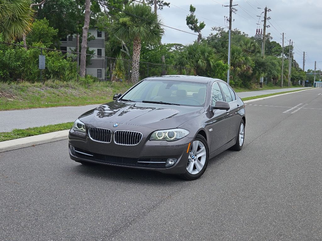 2013 BMW 5 Series 528i Sedan's photo